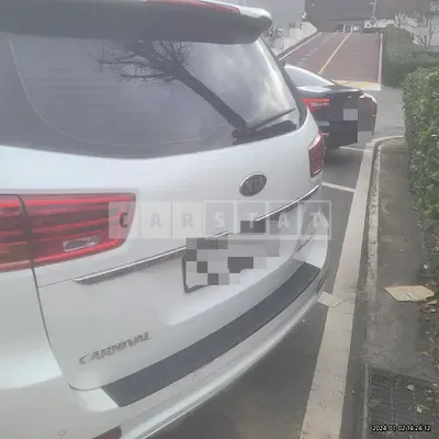 Photo 1 of 7: 2018 Kia Carnivals, VIN KNAME81ABKS460805 — Korean insurance auction