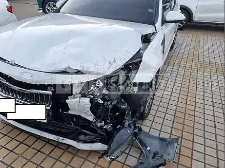 Photo 2 of 46: 2019 Kia K5, VIN KNAGT411BKA303826 — Korean insurance auction
