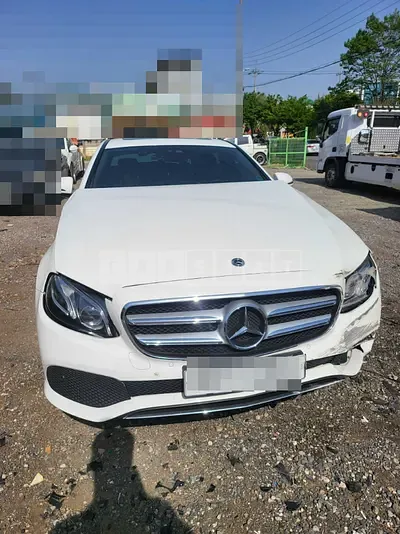 Photo 1 of 13: 2019 Mercedes-Benz E220d — Korean insurance auction