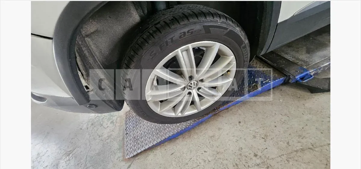 Photo 2 of 18: 2016 Volkswagen Tiguan — Korean insurance auction
