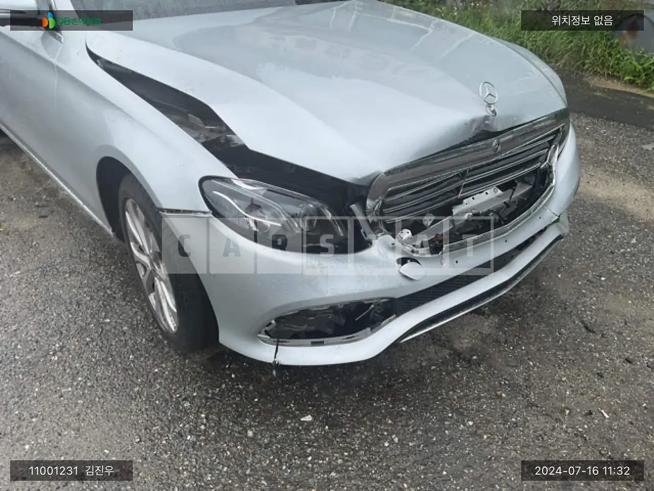 Photo 2 of 20: 2017 Mercedes-Benz E300 4Matic, VIN WDDZF4KB1JA327746 — Korean insurance auction