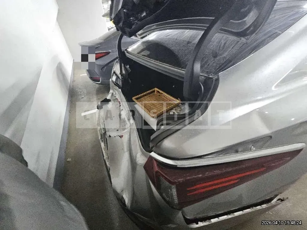 Photo 2 of 17: 2024 Lexus ES300h — Korean insurance auction