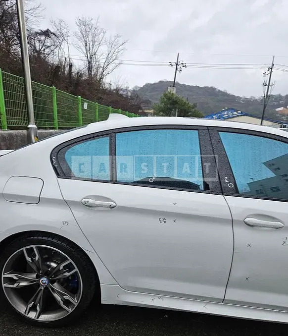 Photo 2 of 17: 2021 BMW M550i xDrive, VIN WBA11BK02MCG87285 — Korean insurance auction