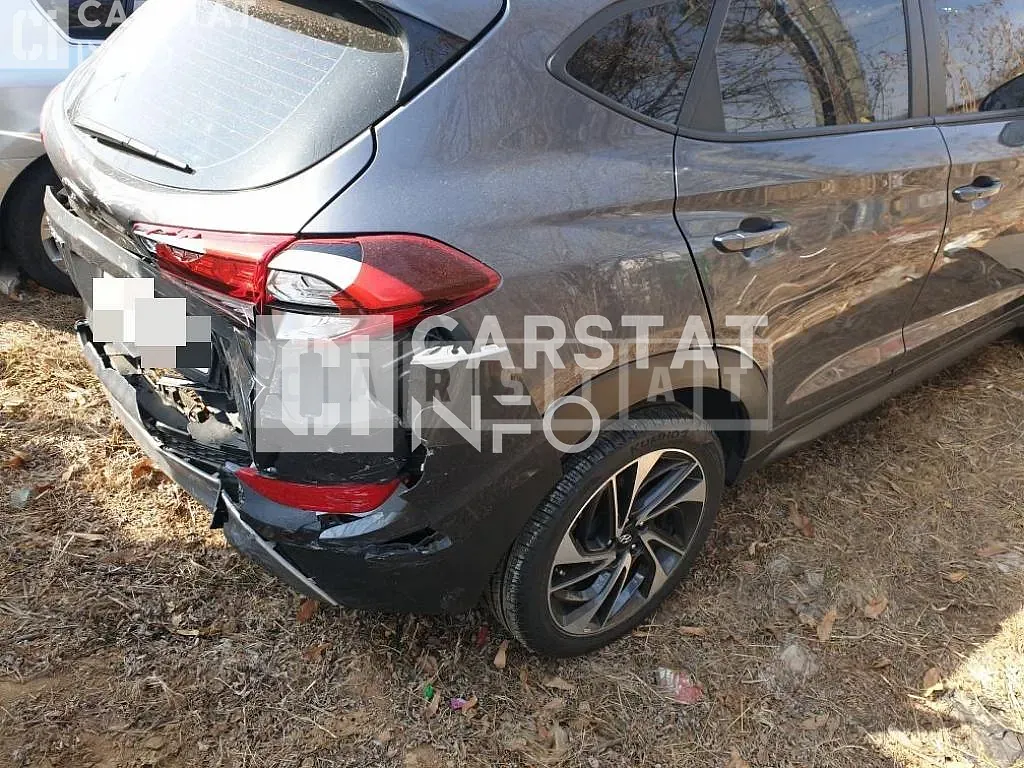 Photo 2 of 19: 2018 Hyundai Tucson 1.7, VIN KMHJ3815GJU766376 — Korean insurance auction