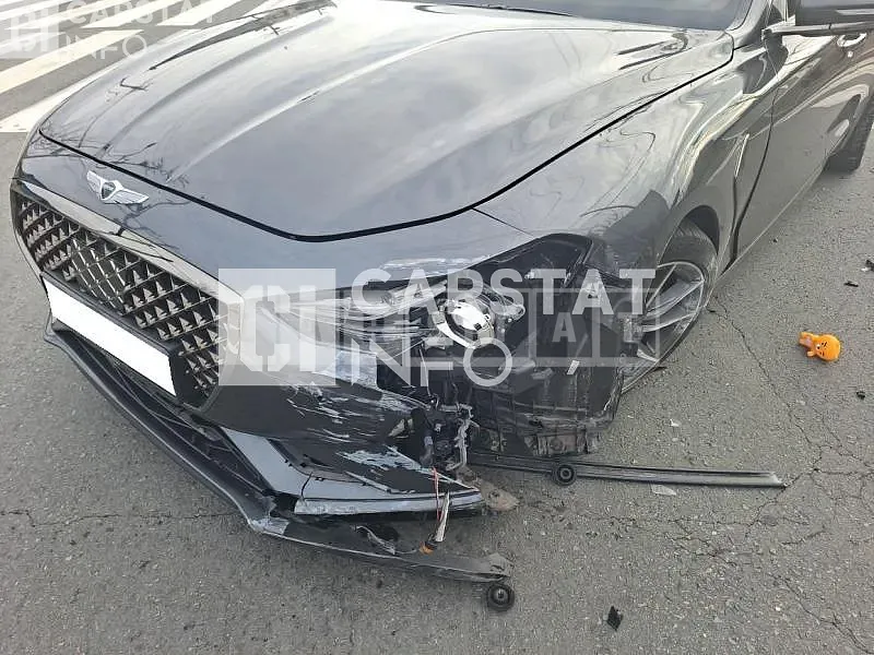 Photo 2 of 12: 2018 Genesis G70, VIN KMTG341ABJU007871 — Korean insurance auction