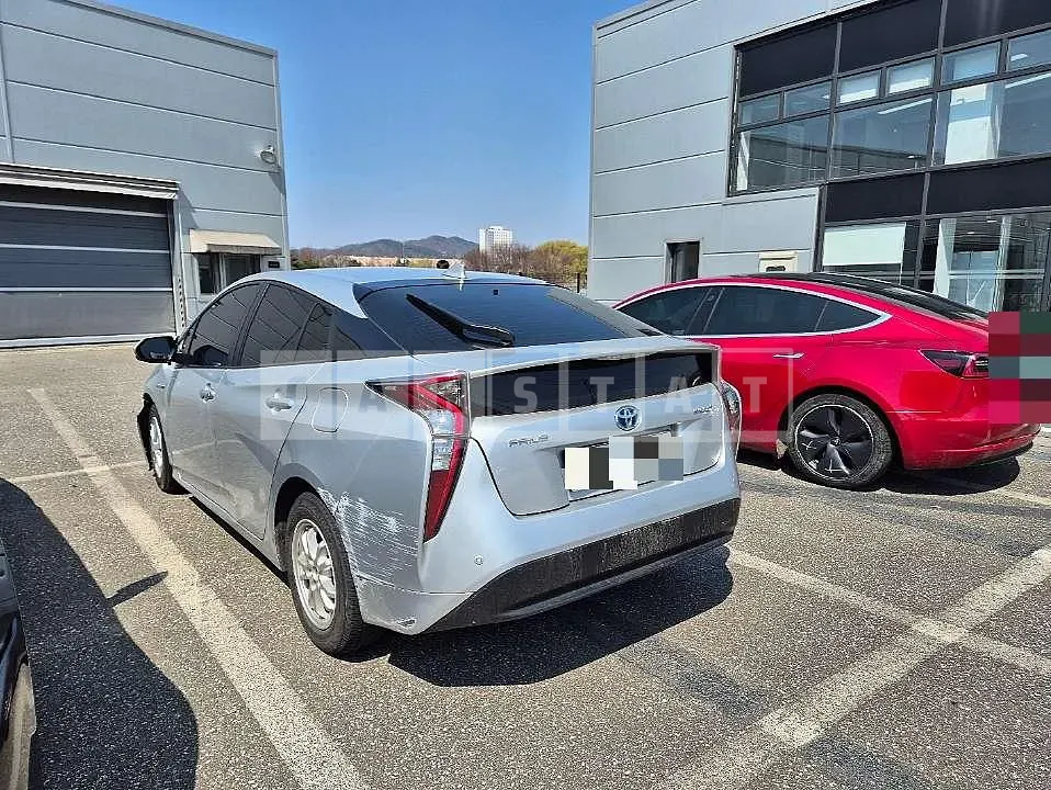 Photo 2 of 7: 2018 Toyota Prius — Korean insurance auction