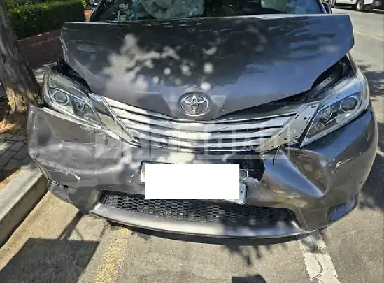Photo 2 of 32: 2017 Toyota Sienna 4WD — Korean insurance auction