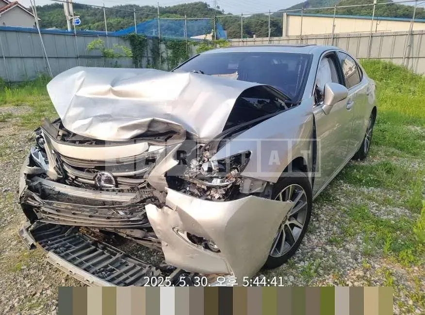 Photo 2 of 5: 2015 Lexus ES300h — Korean insurance auction