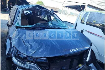 Photo 1 of 17: 2022 Kia Carnival — Korean insurance auction