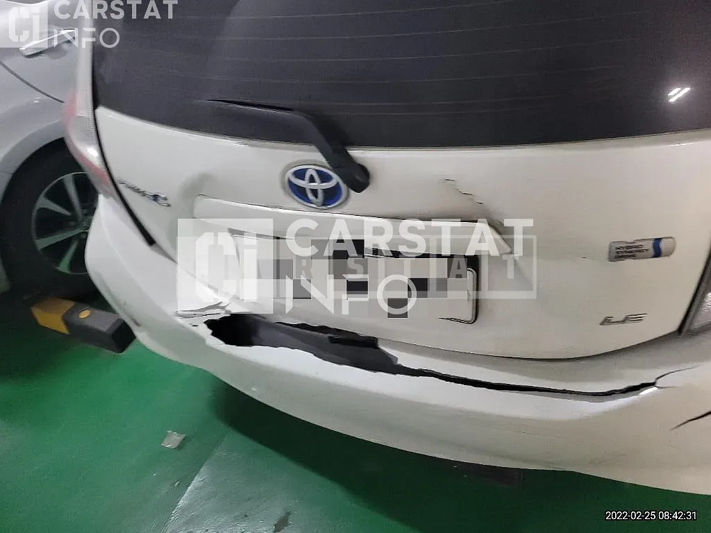 Photo 2 of 17: 2020 Toyota Prius C, VIN JTDKDTB39L1633777 — Korean insurance auction