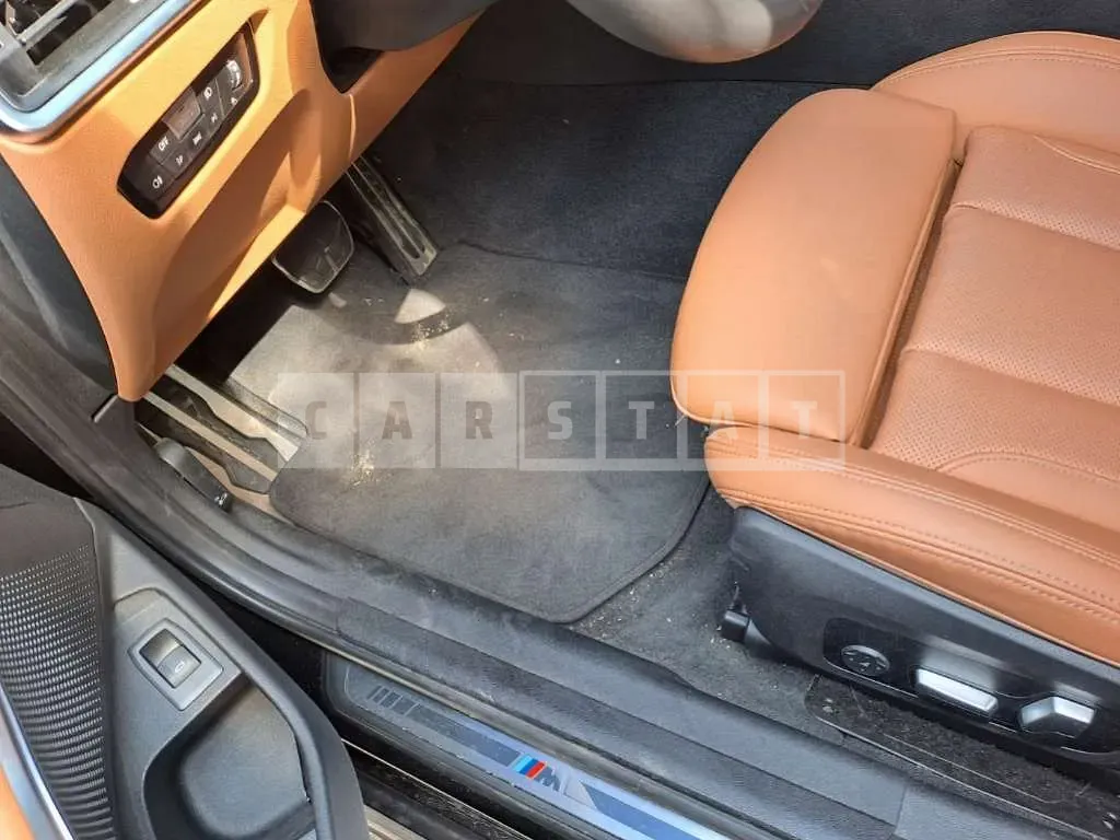 Photo 2 of 15: 2023 BMW 320i — Korean insurance auction
