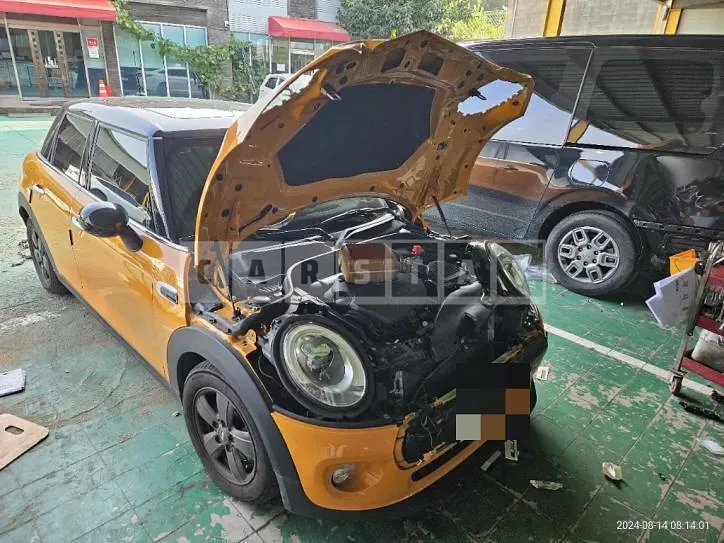 Photo 2 of 6: 2015 MINI Cooper D Five-Door — Korean insurance auction