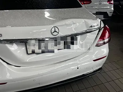 Photo 1 of 17: 2018 Mercedes-Benz E300 4Matic, VIN WDDZF4KB1KA516964 — Korean insurance auction