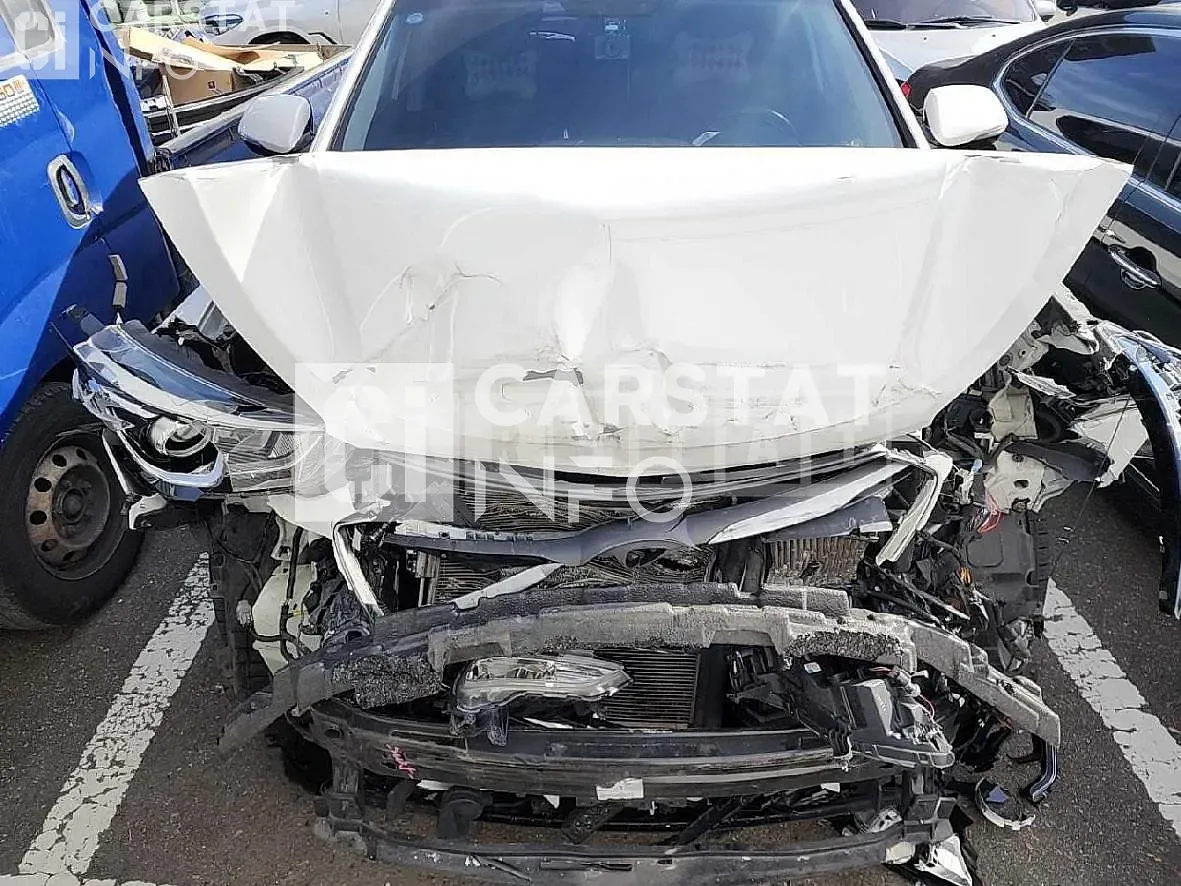 Photo 2 of 14: 2016 Hyundai Santa Fe, VIN KMHSW81UBGU605073 — Korean insurance auction