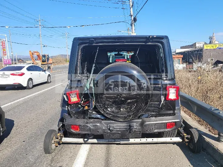 Photo 2 of 7: 2021 Jeep Wrangler Sahara, VIN 1C4HJXEN3MW795397 — Korean insurance auction