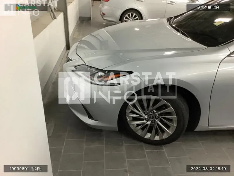 Photo 2 of 9: 2020 Lexus ES300h, VIN JTHB21B15L2071023 — Korean insurance auction