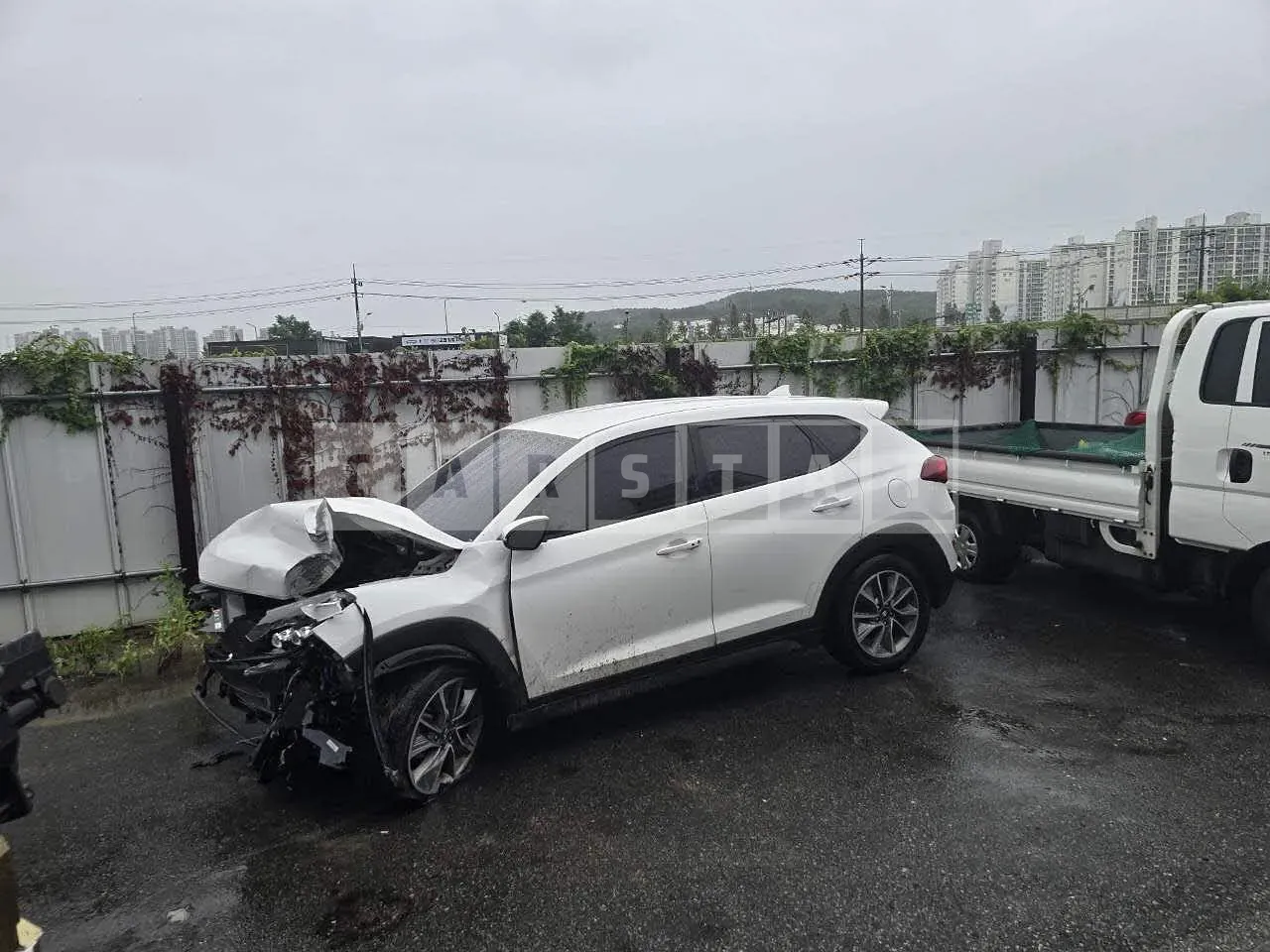 Photo 2 of 17: 2017 Hyundai Tucson, VIN KMHJ2815GJU511967 — Korean insurance auction