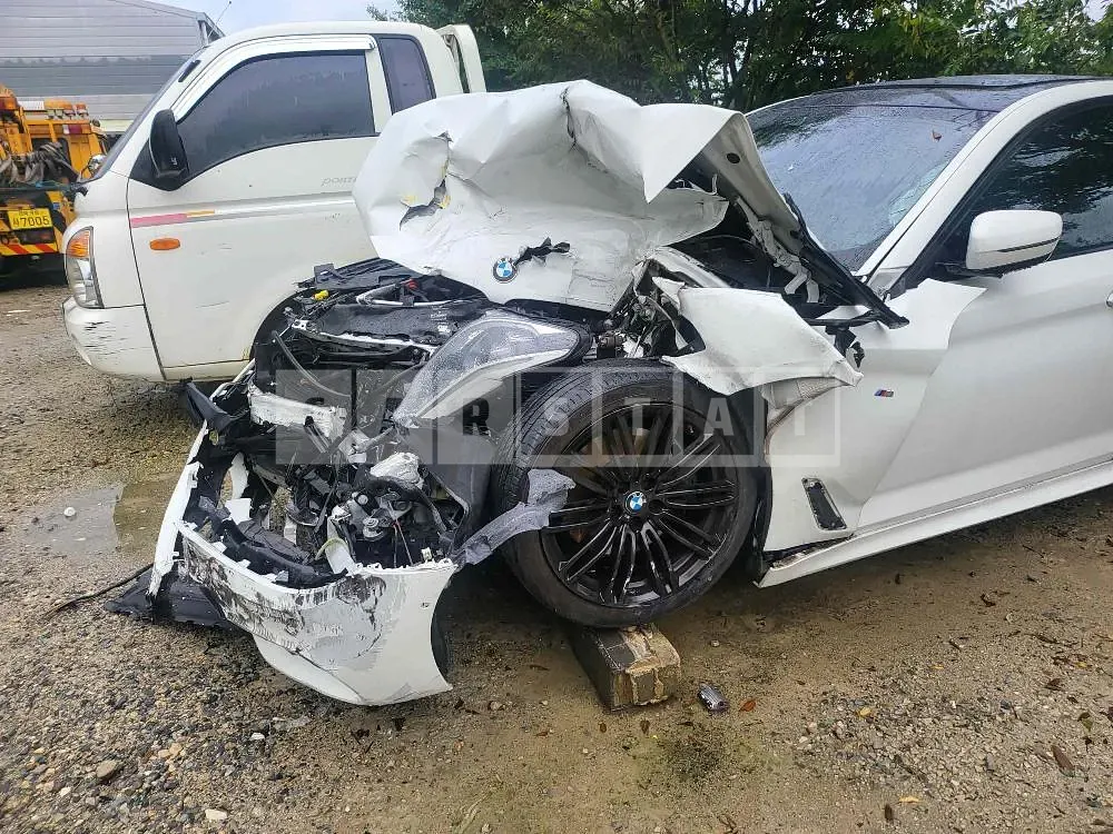 Photo 2 of 16: 2019 BMW 530i M Sport Plus, VIN WBAJD3105KB317771 — Korean insurance auction