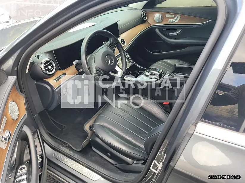 Photo 2 of 13: 2017 Mercedes-Benz Subsubbenz E300 4Matic — Korean insurance auction