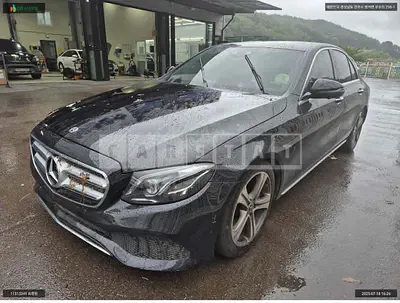 Photo 1 of 9: 2018 Mercedes-Benz E300, VIN WDDZF4JB4JA342310 — Korean insurance auction