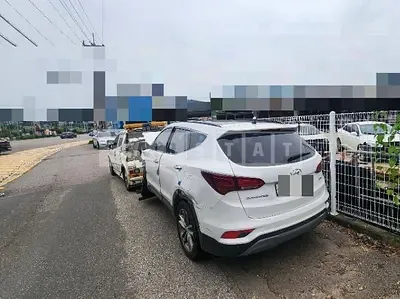 Photo 1 of 10: 2017 Hyundai Santa Fe DM 2.0, VIN KMHSW81UBJU775379 — Korean insurance auction