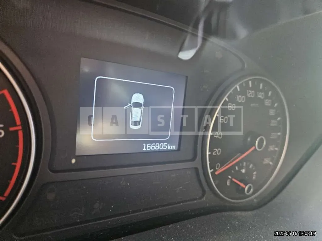 Photo 2 of 9: 2016 Kia K5 — Korean insurance auction