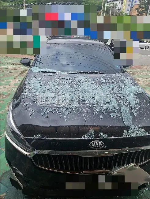 Photo 2 of 6: 2017 Kia K7 — Korean insurance auction