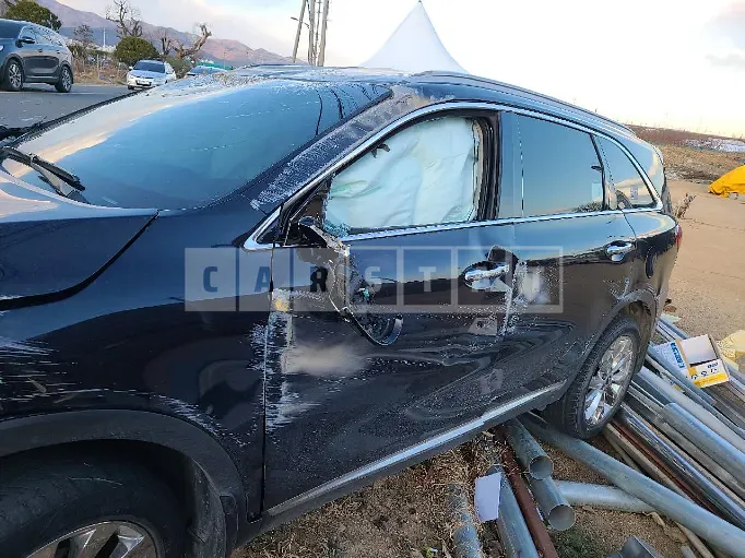 Photo 2 of 8: 2018 Kia Sorento R, VIN KNAPH81BDJA457460 — Korean insurance auction