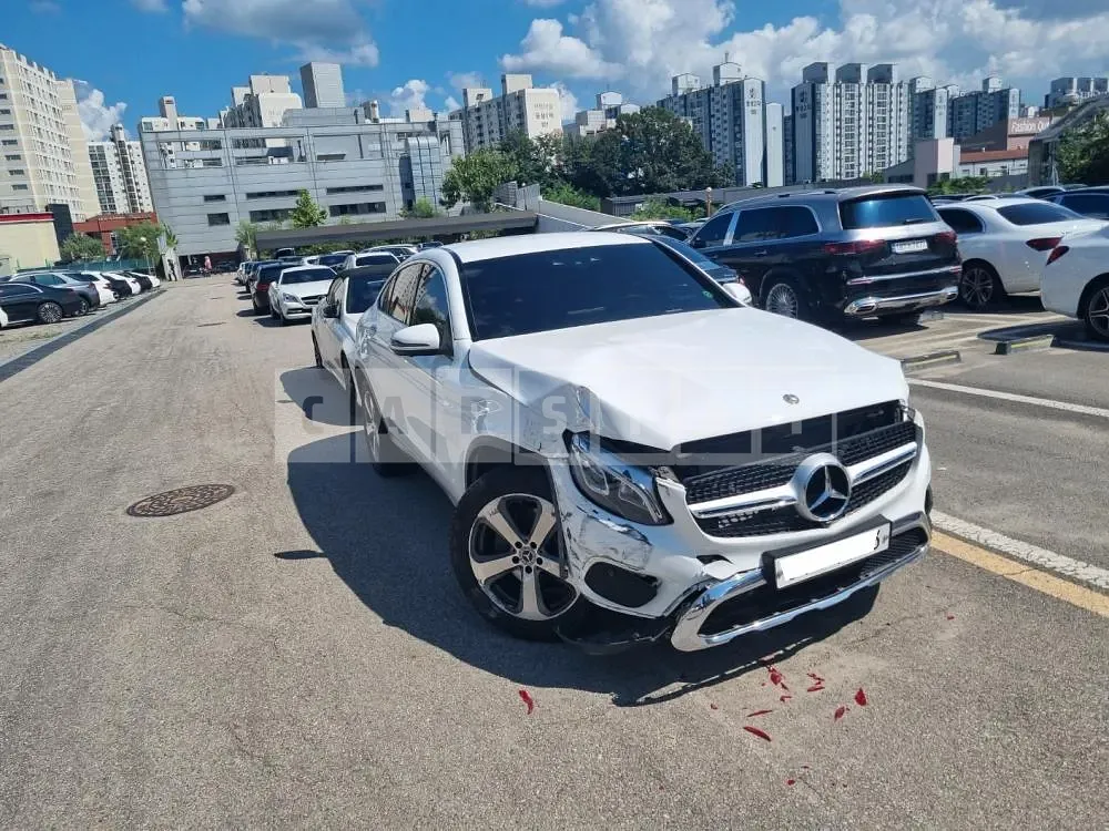 Photo 2 of 47: 2019 Mercedes-Benz GLC300 4Matic Coupe, VIN WDC0J4KB2KF528068 — Korean insurance auction