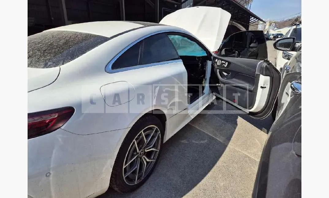 Photo 2 of 15: 2022 Mercedes-Benz E300 d 4Matic Coupe — Korean insurance auction