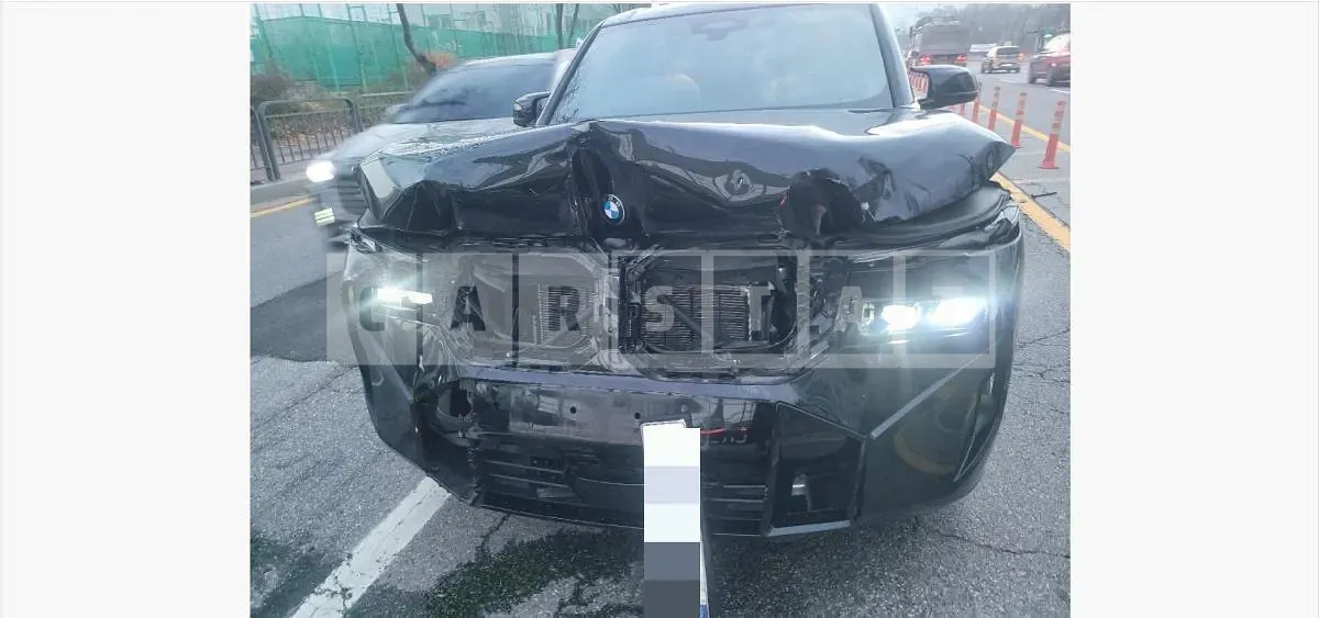 Photo 2 of 10: 2024 BMW Xm — Korean insurance auction