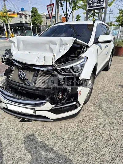 Photo 1 of 15: 2016 Hyundai Santa Fe, VIN KMHSW81UBGU634594 — Korean insurance auction