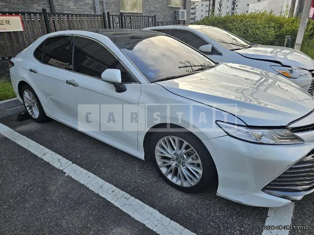 Photo 2 of 12: 2018 Toyota Camry — Korean insurance auction