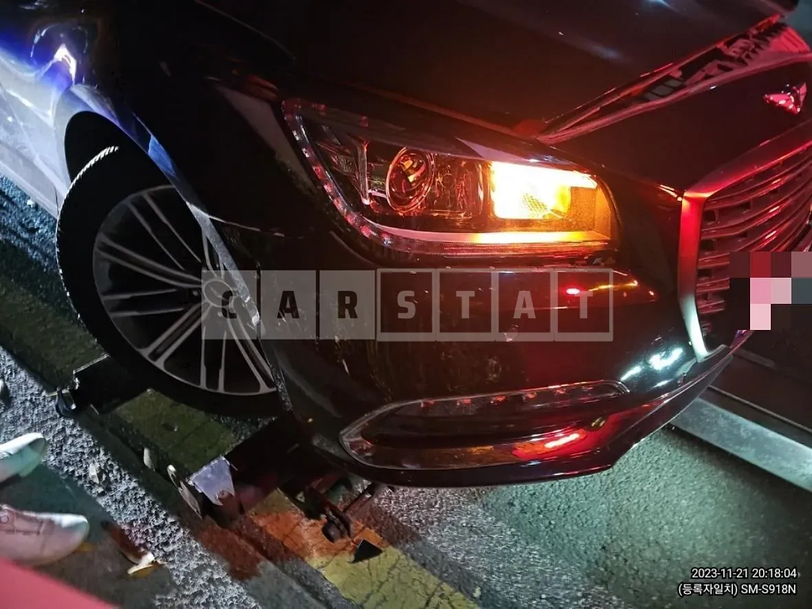 Photo 2 of 4: 2018 Genesis G80 3.3 — Korean insurance auction
