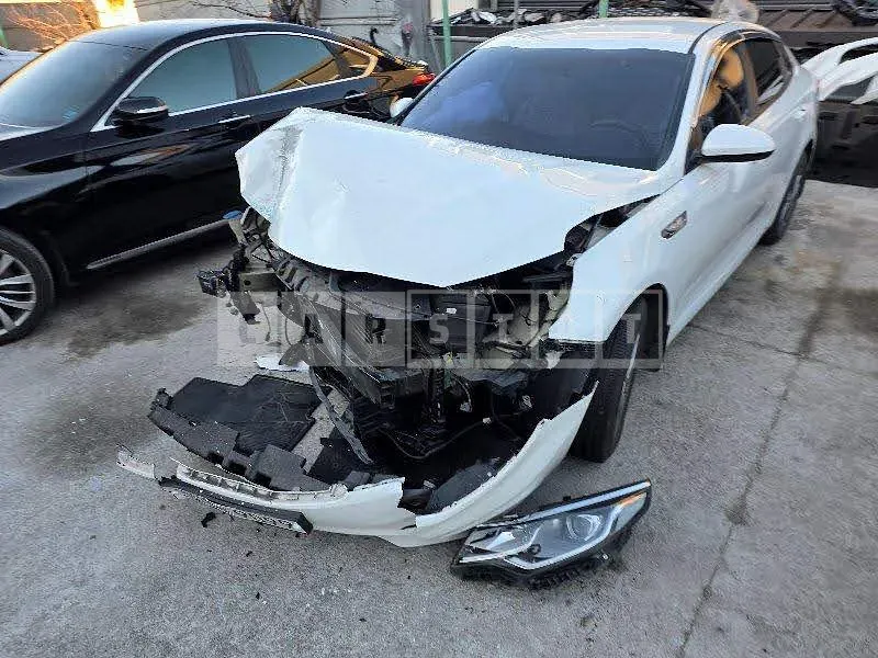 Photo 2 of 8: 2018 Kia K5, VIN KNAGU416BKA300585 — Korean insurance auction