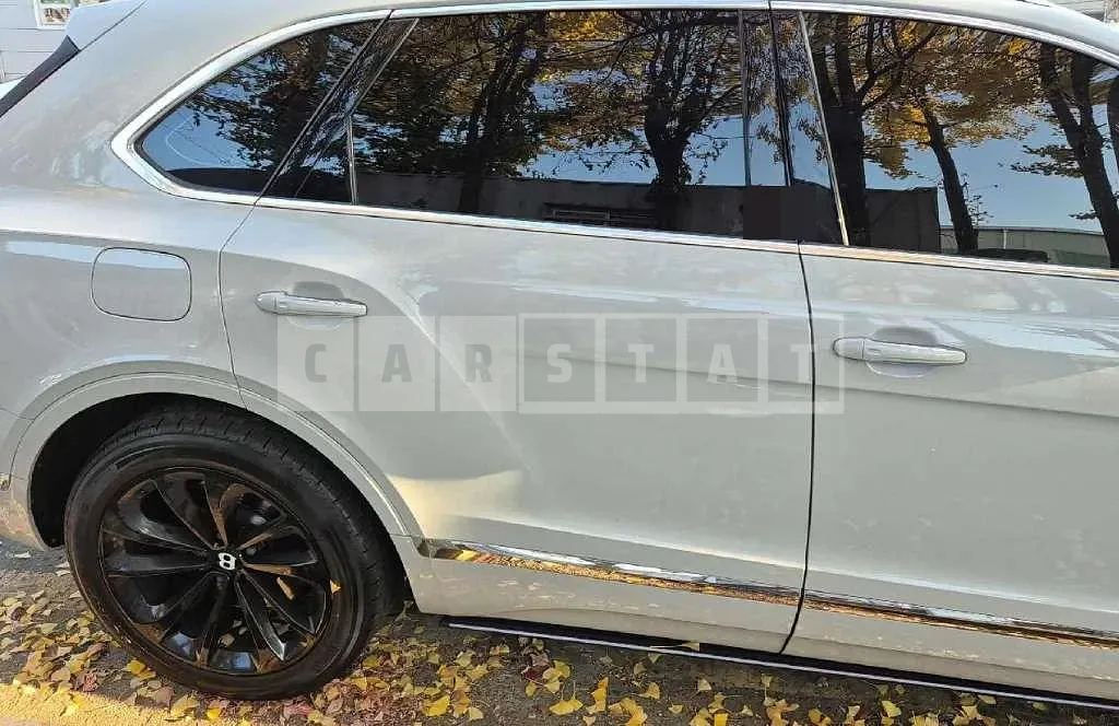 Photo 2 of 29: 2018 Bentley Bentayga — Korean insurance auction