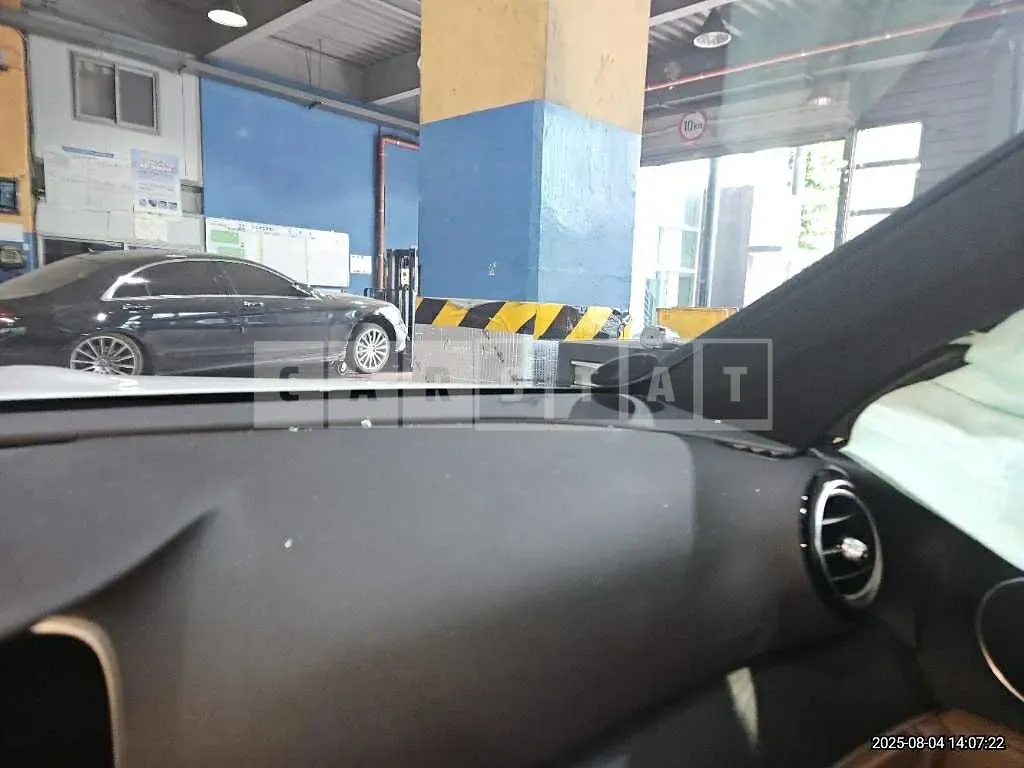 Photo 2 of 29: 2023 Mercedes-Benz E250 — Korean insurance auction