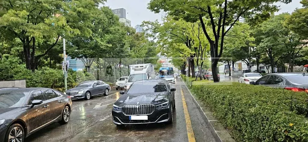 Photo 2 of 25: 2021 BMW 730d xDrive, VIN WBA7BB103MCF15052 — Korean insurance auction