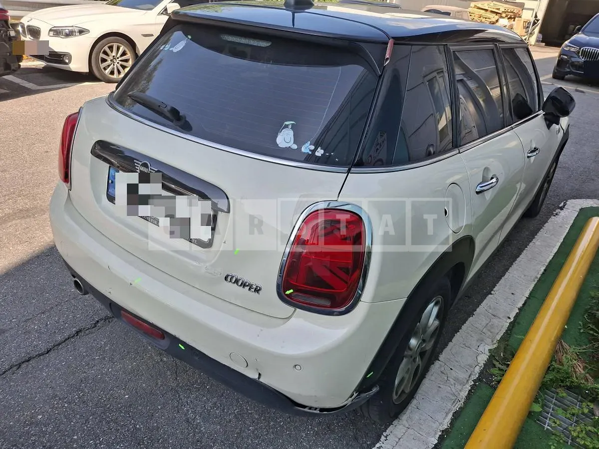 Photo 2 of 37: 2021 MINI Cooper Five-Door — Korean insurance auction