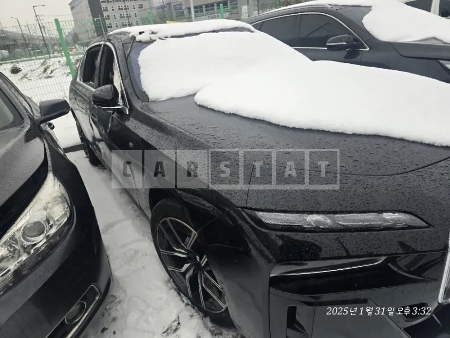 Photo 2 of 12: 2023 BMW 740i xDrive — Korean insurance auction