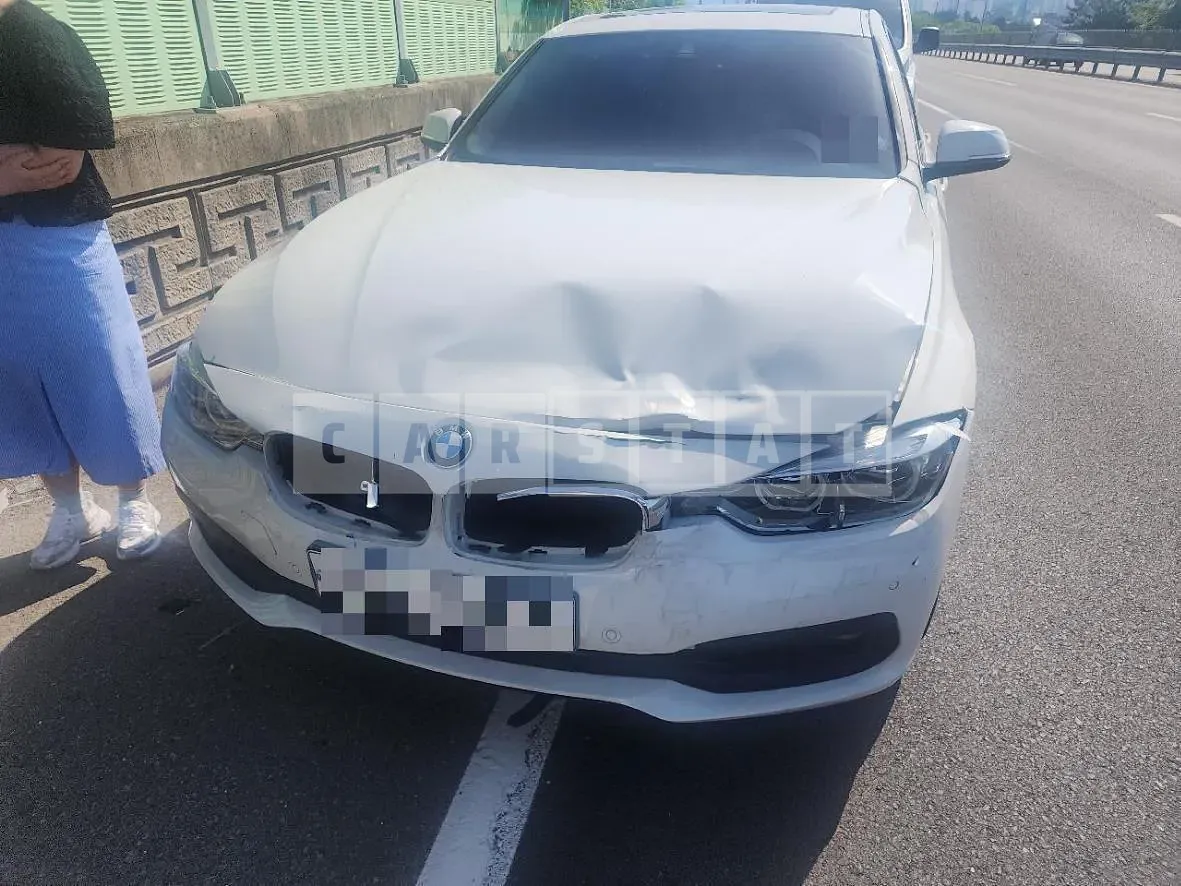 Photo 2 of 15: 2016 BMW 320d — Korean insurance auction