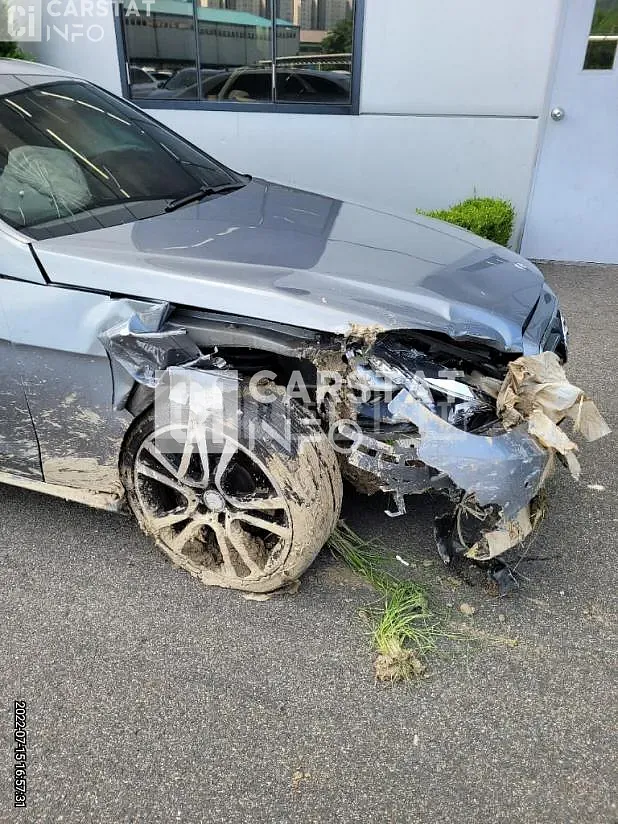 Photo 2 of 17: 2015 Mercedes-Benz E220 BlueTec — Korean insurance auction