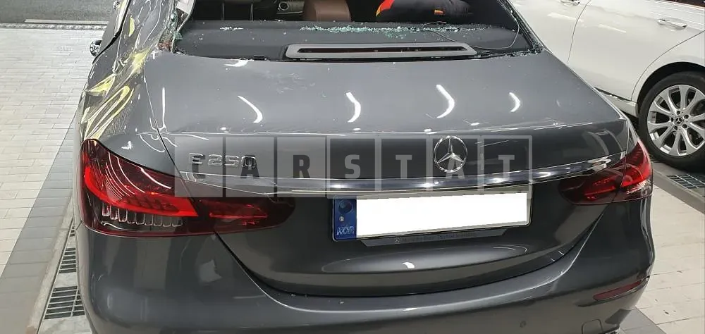Photo 2 of 31: 2021 Mercedes-Benz E250, VIN W1KZF4FBXMA956209 — Korean insurance auction