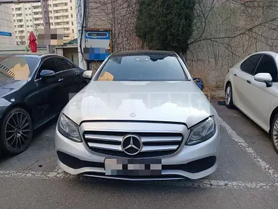 Photo 1 of 11: 2016 Mercedes-Benz E300, VIN WDDZF4JB2HA035633 — Korean insurance auction