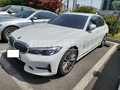 Photo 1 of 18: 2021 BMW 320i — Korean insurance auction