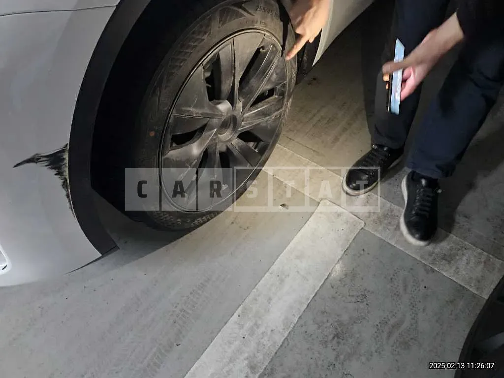 Photo 2 of 4: 2024 Tesla (part) Model Y Front Bumper — Korean insurance auction