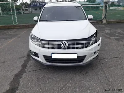 Photo 1 of 25: 2016 Volkswagen Tiguan 2.0 TDI BMT, VIN WVGZZZ5NZGW570490 — Korean insurance auction