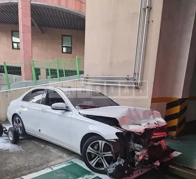 Photo 1 of 15: 2018 Mercedes-Benz E300 — Korean insurance auction