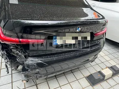 Photo 1 of 42: 2022 BMW 320i — Korean insurance auction