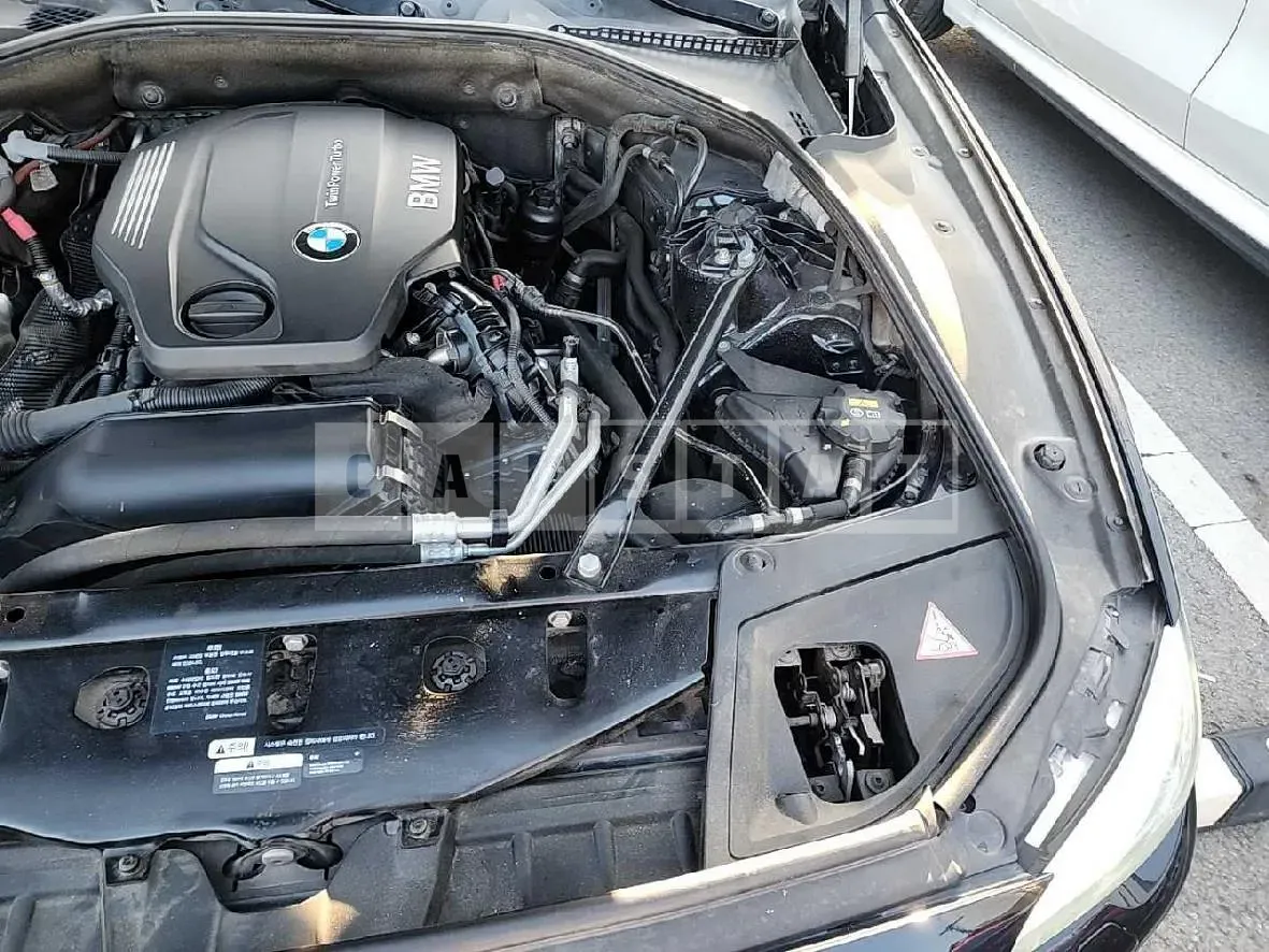 Photo 2 of 16: 2016 BMW 520d, VIN WBA5E510XGG072065 — Korean insurance auction